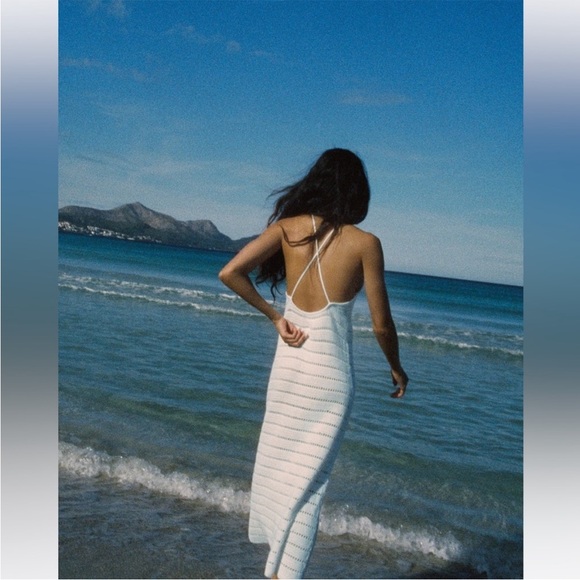 ZARA WHITE KNIT DRESS WITH OPEN BACK - Picture 4 of 7